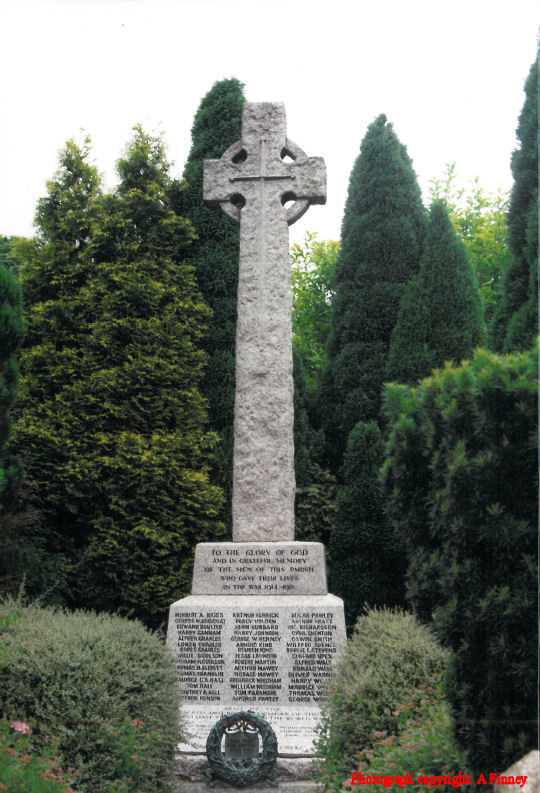 Memorial Cross, High Street, Whetstone